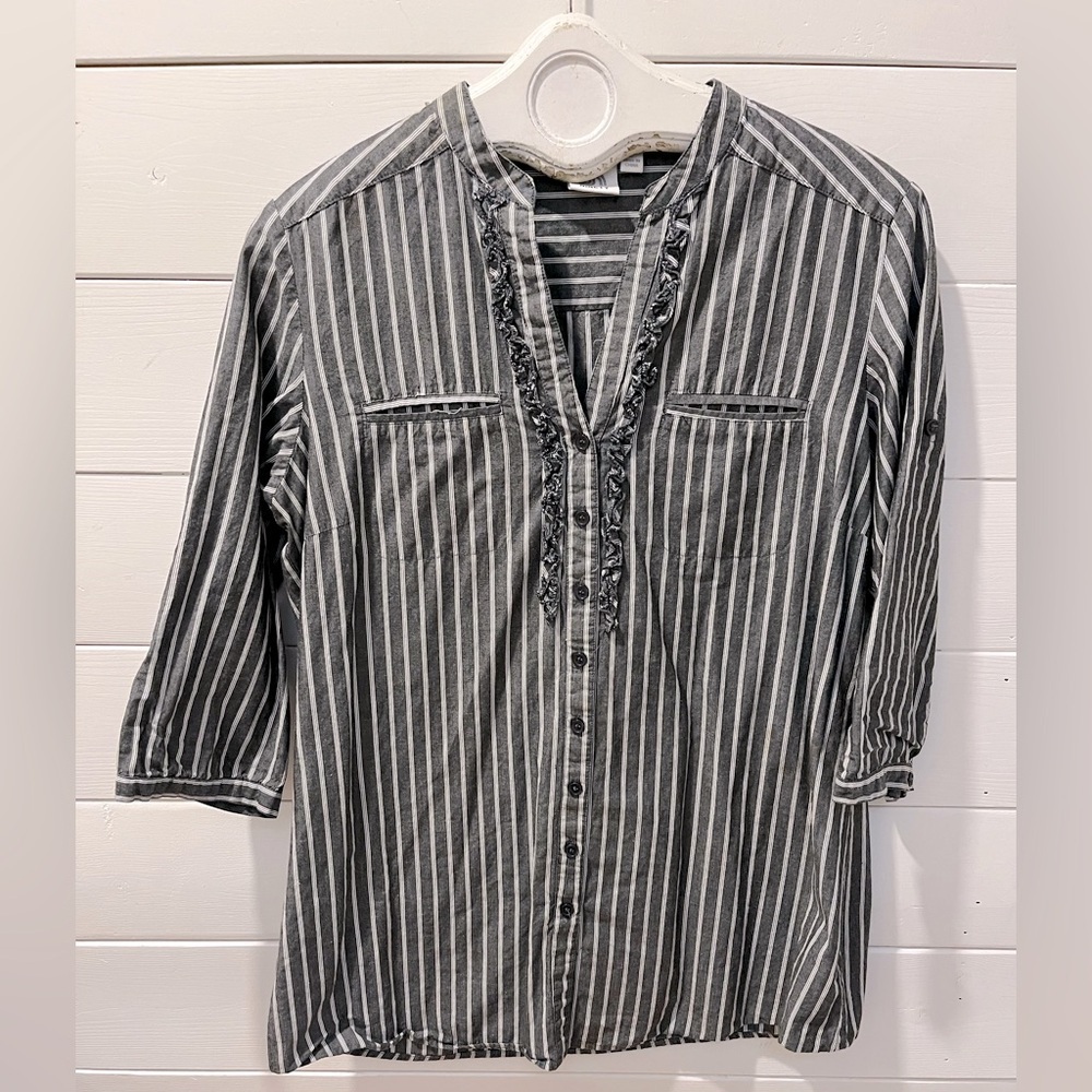 NINETY  – Grey Striped Blouse with Ruffle Detail – Size L